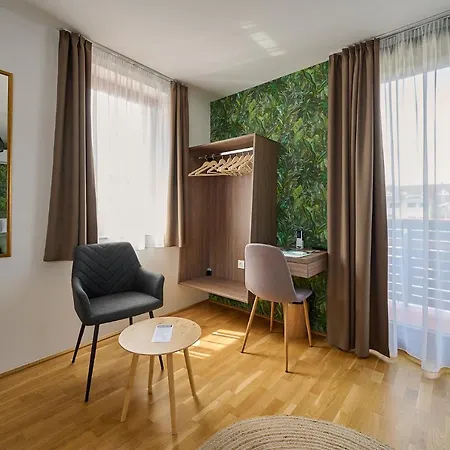 Nocleg ze śniadaniem Rooms *