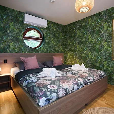 Bed and breakfast Rooms 4*