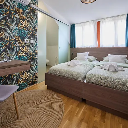 Bed & Breakfast Rooms 4*