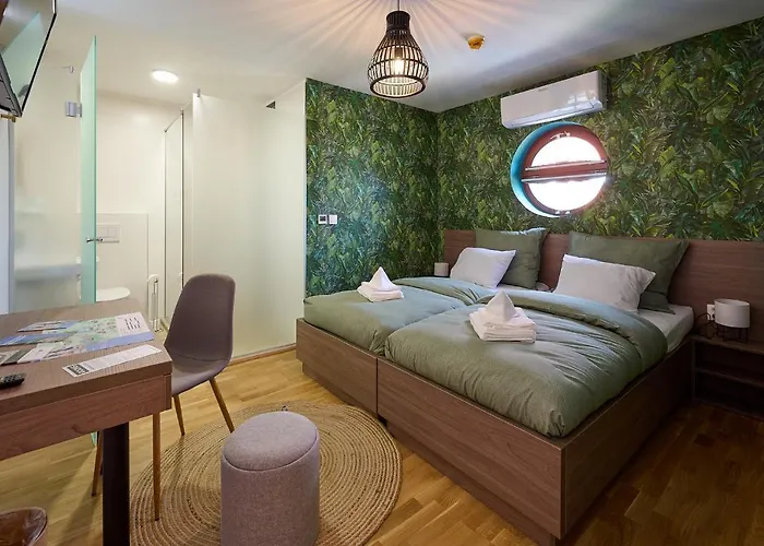 Rooms 4*