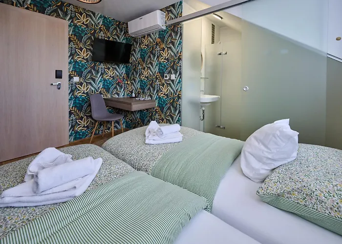 Bed & Breakfast Rooms